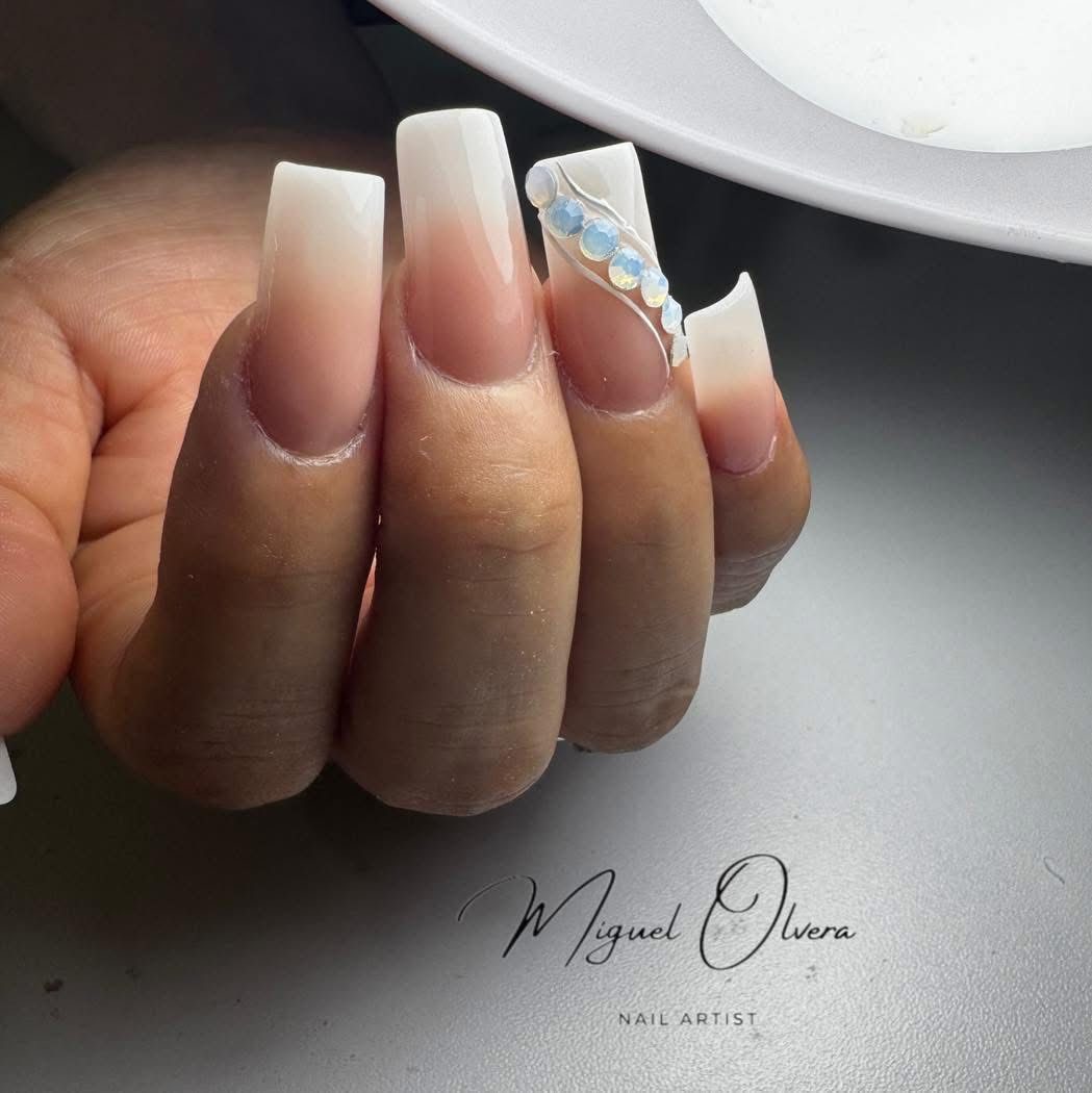 Diseño de uñas por Miguel Olvera