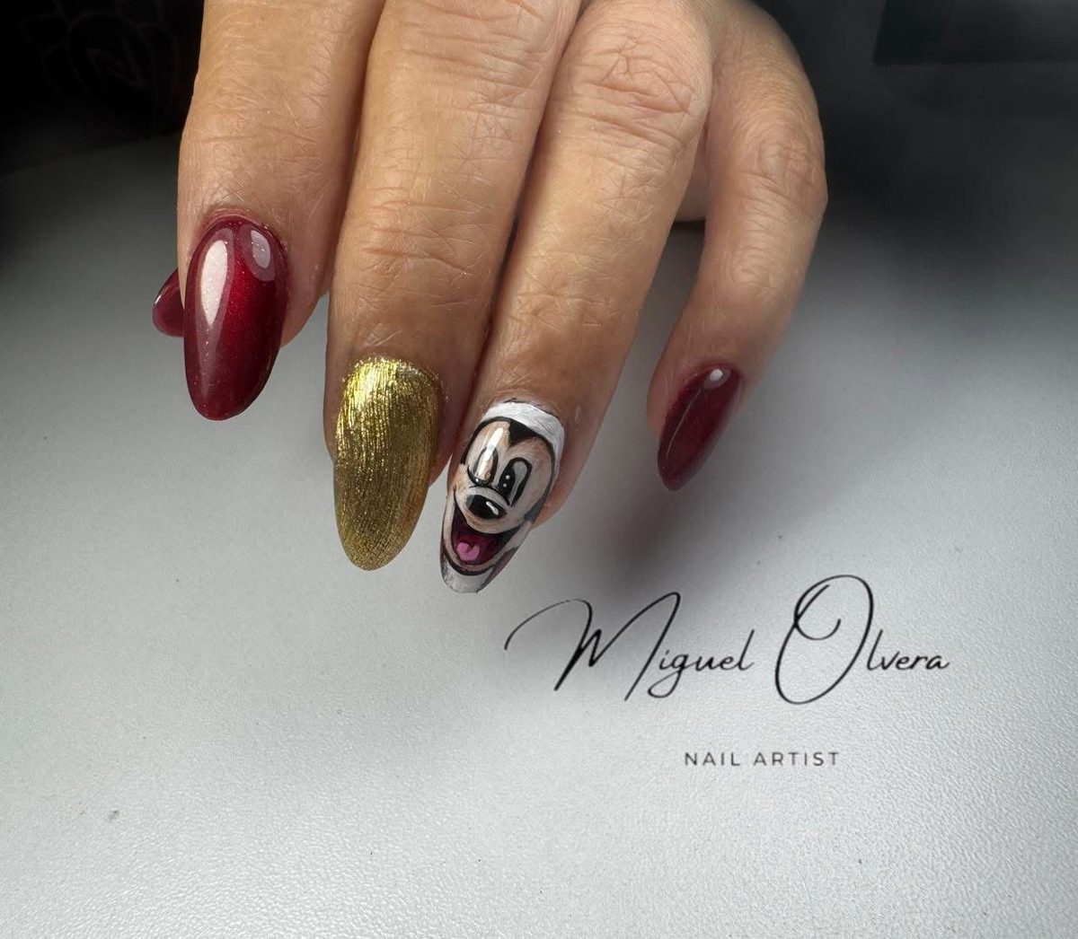 Diseño de uñas por Miguel Olvera